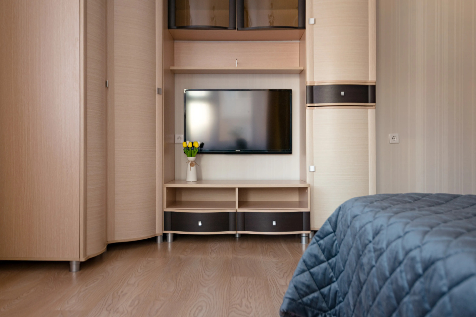 Квартира 1-к у залива на Маркова 8/2 от RentAp, 4 сп.места