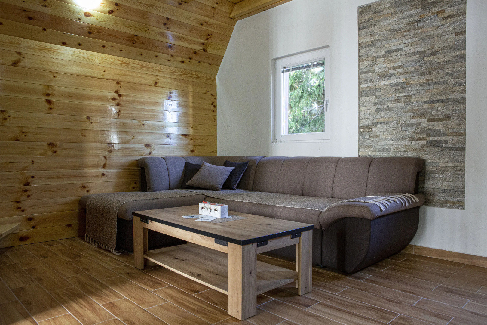 Cheerful Holiday Home Ideal For 6 People Guest House