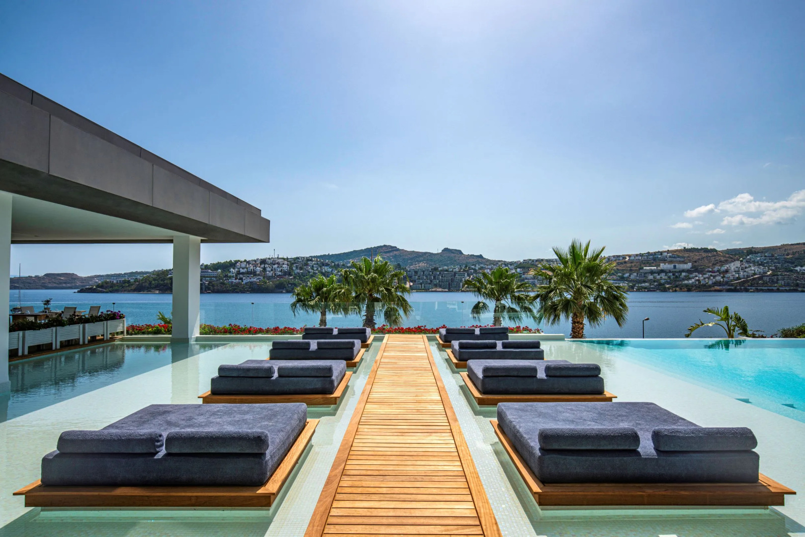 Отель Cape Bodrum Luxury Hotel & Beach