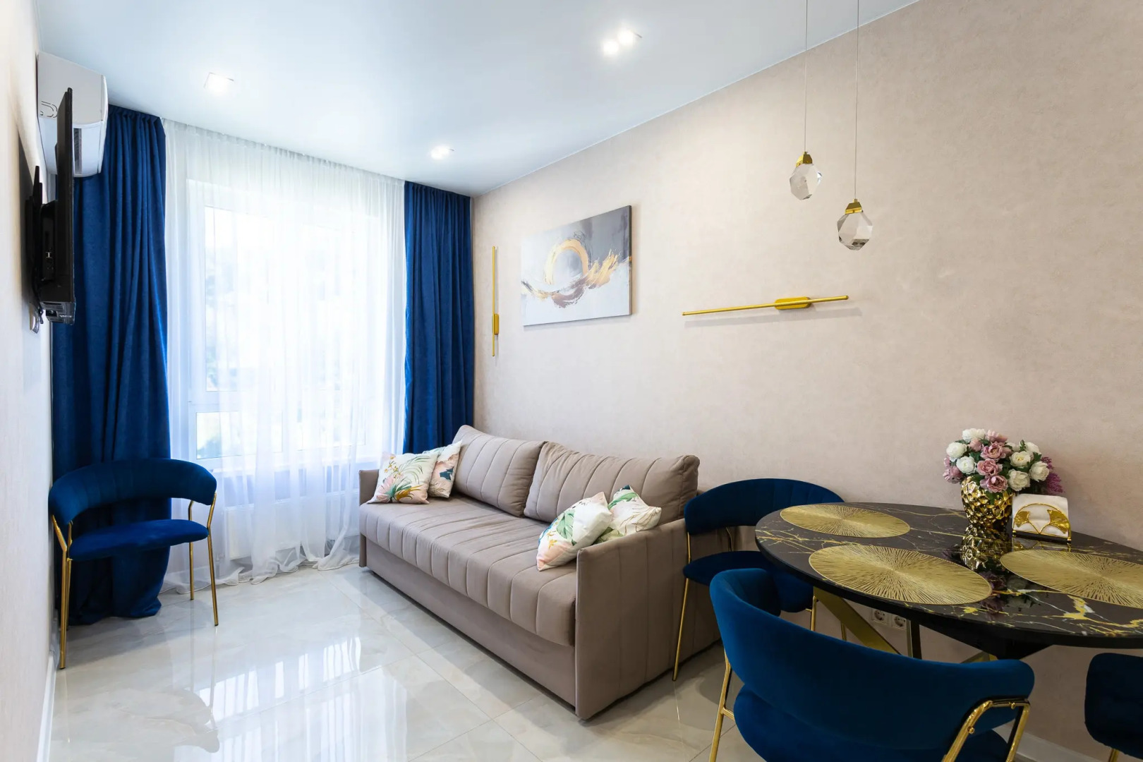 Квартира уютная двухкомнатная с балконом в мкр Кудепста