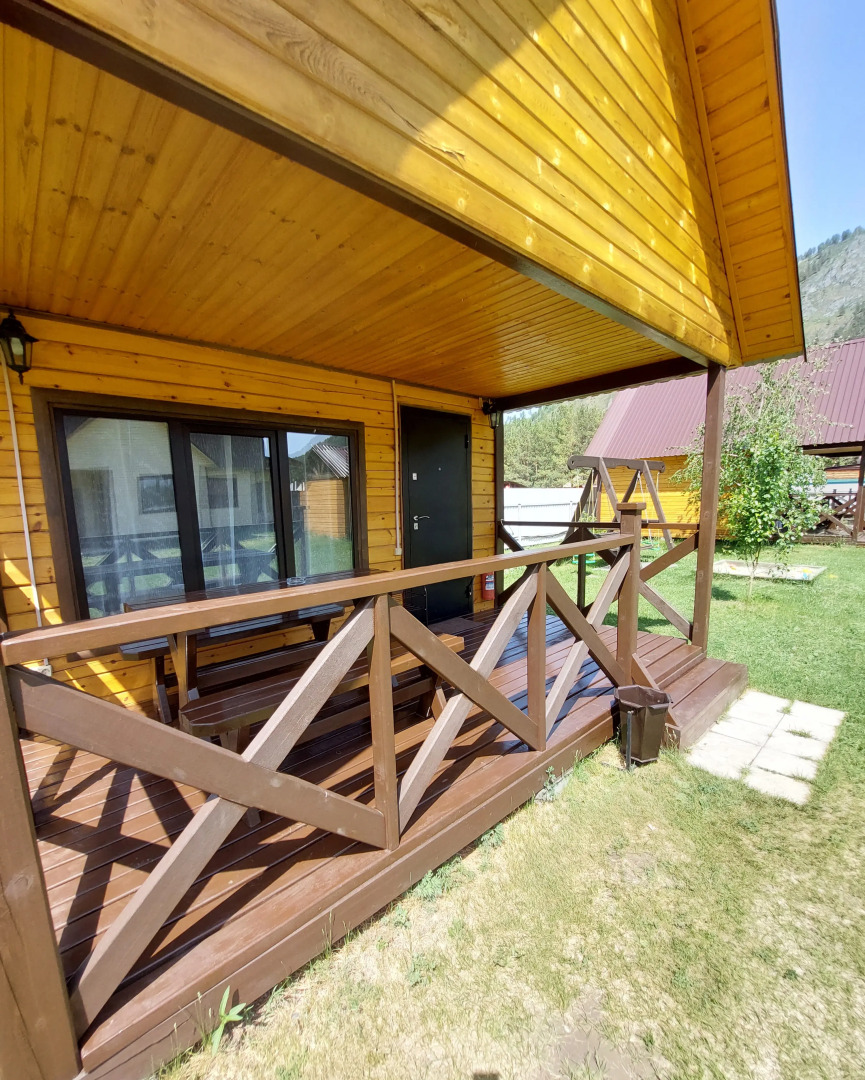 Частный дом Домик-студия на Чемальской