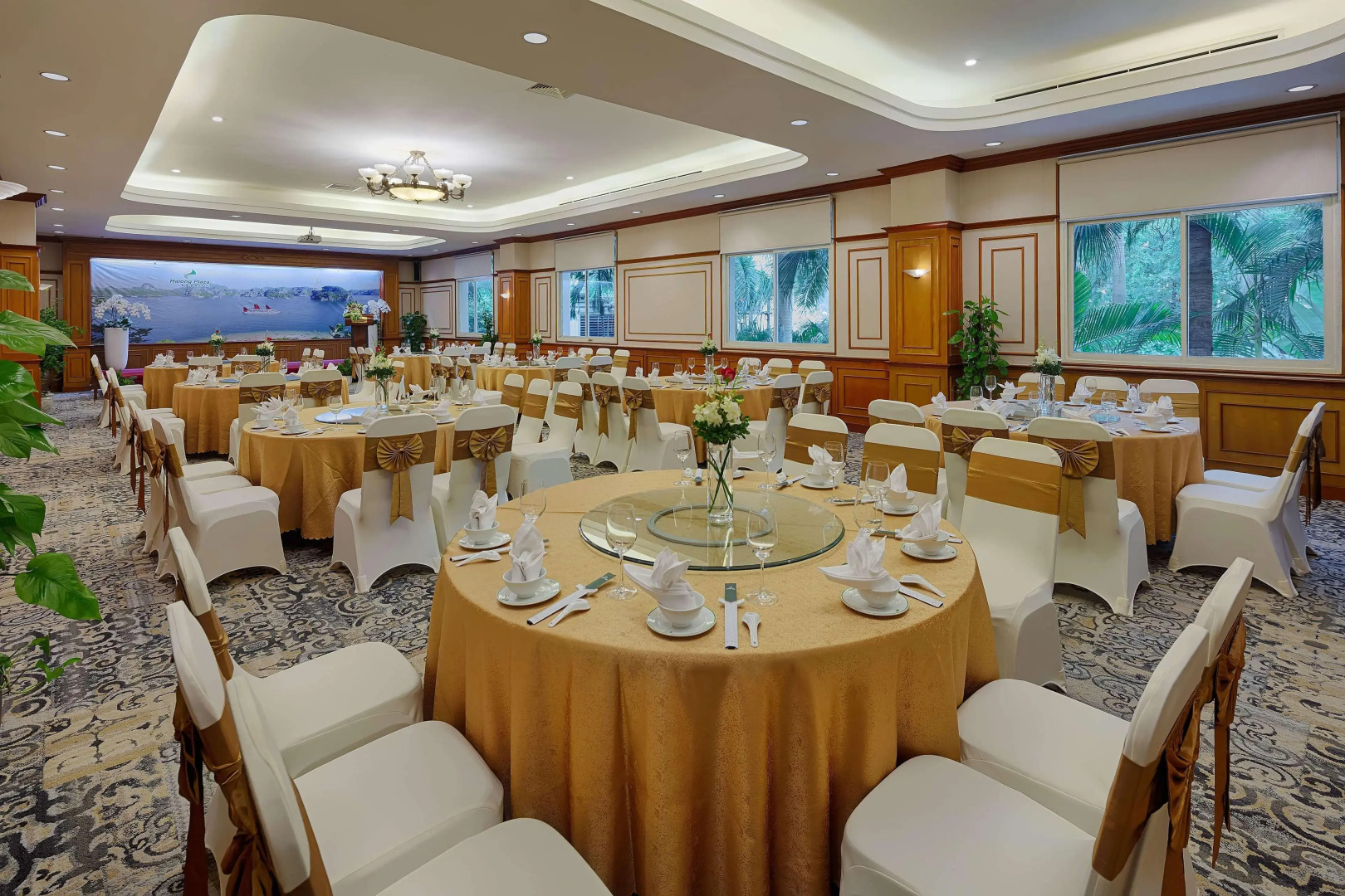 Отель Halong Plaza