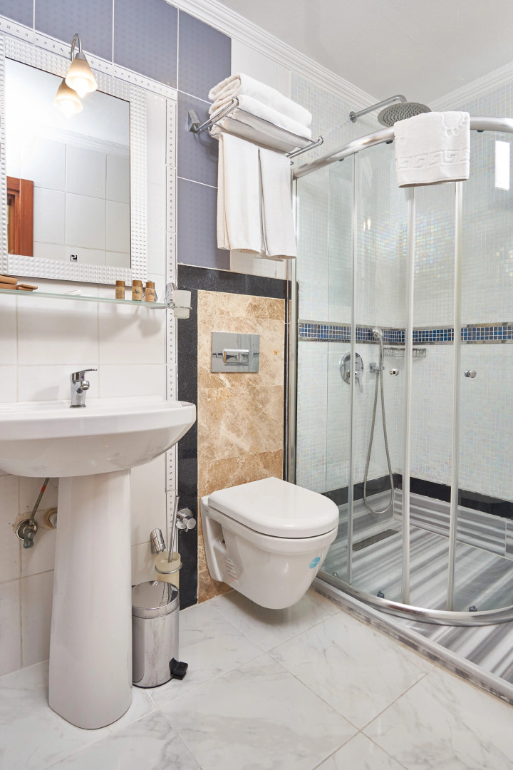 Отель Amber Hotel Istanbul