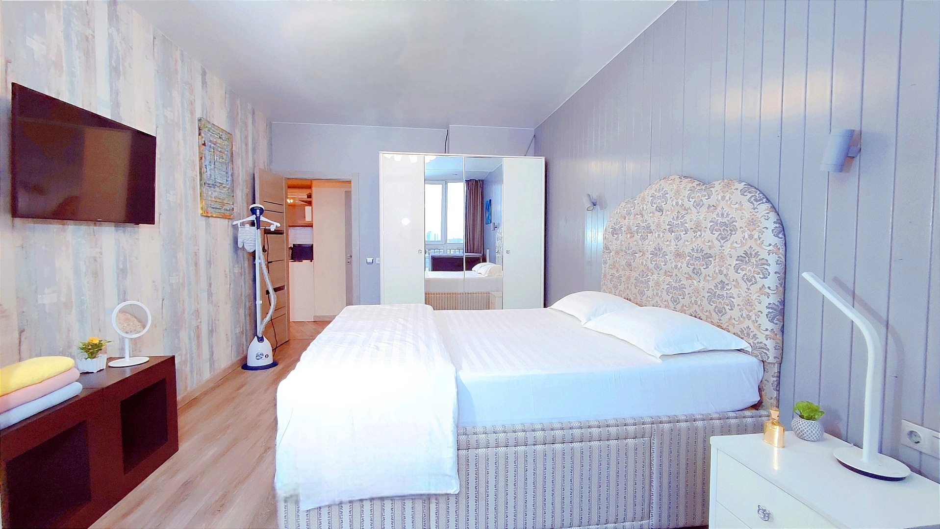 Апартаменты Шикарные В центре с видом на Золотой мост и Русский мост