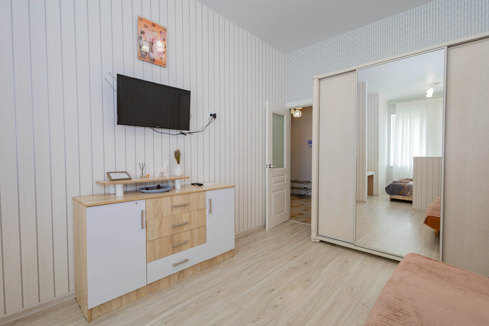 Апартаменты новые и комфортные возле красивого озера