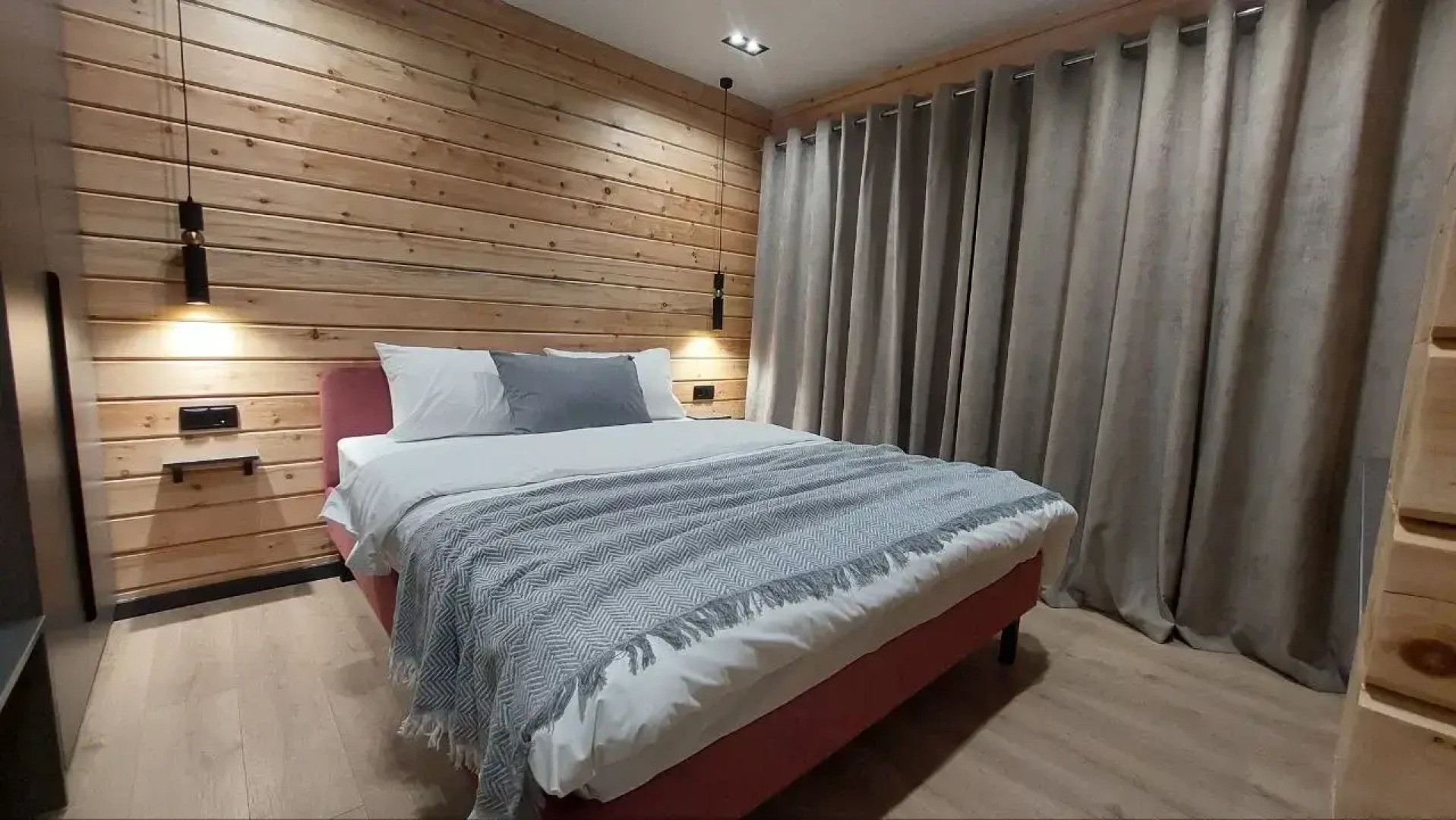 Гостевой дом Деревянный дом с камином в лесу на Славянской