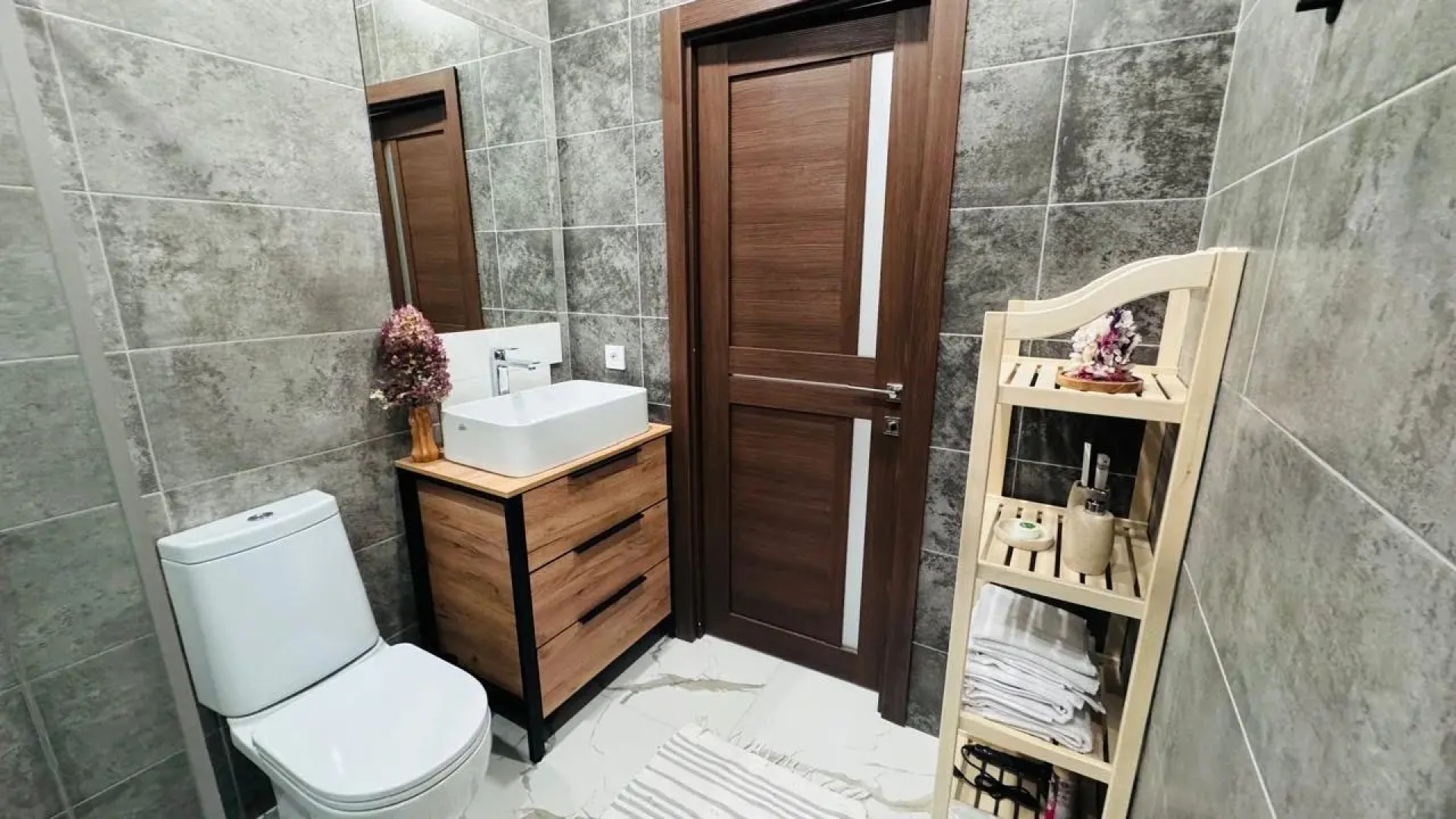 Гостевой дом LakeSide Big House