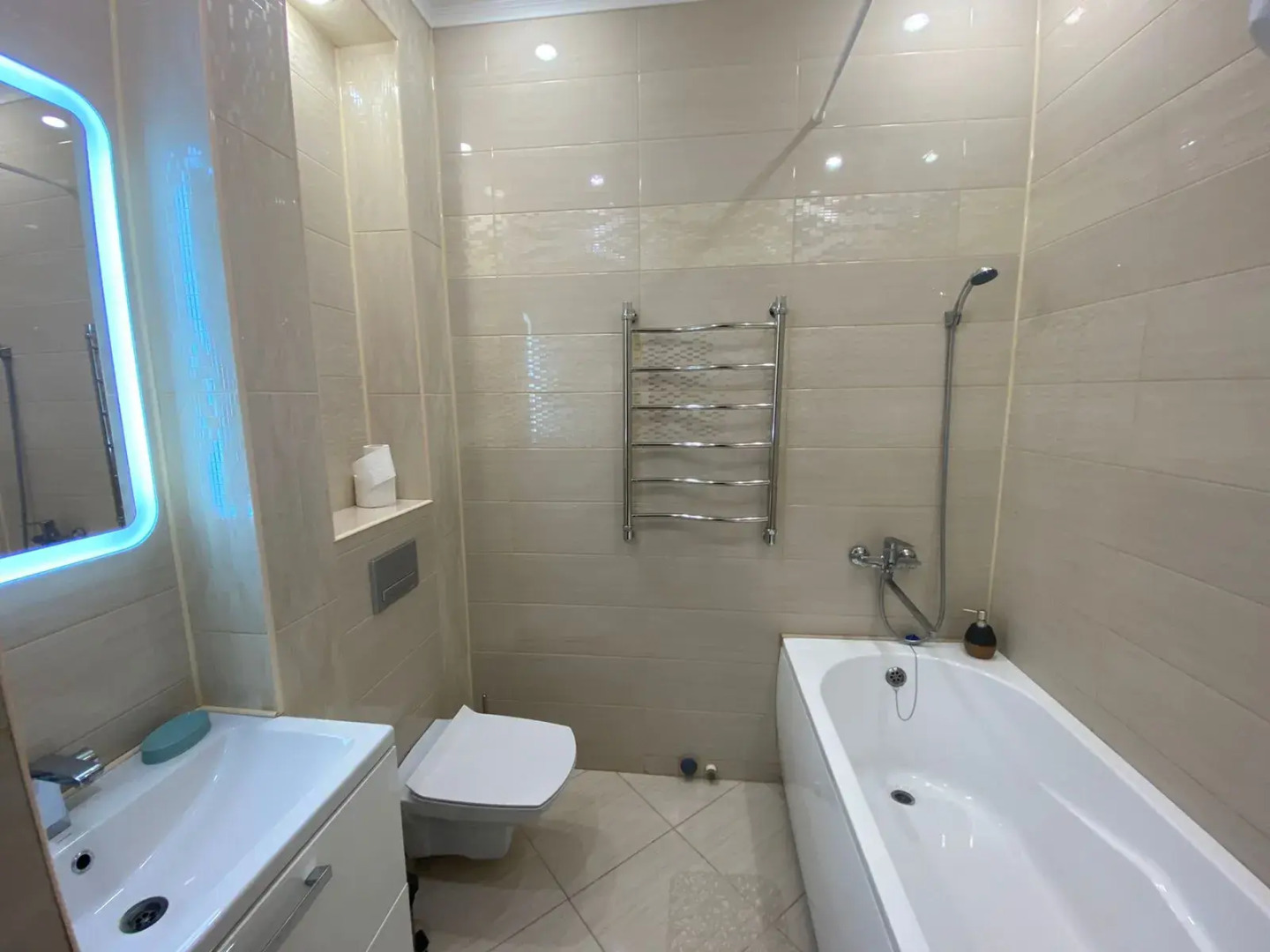 Апартаменты на Чкалова 37 с видом на горы на седьмом этаже с лоджией