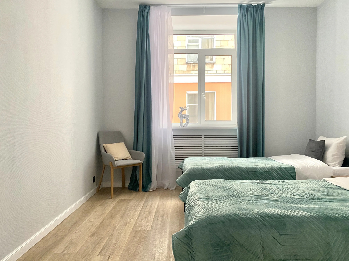 Апартаменты трехкомнатные рядом с набережной