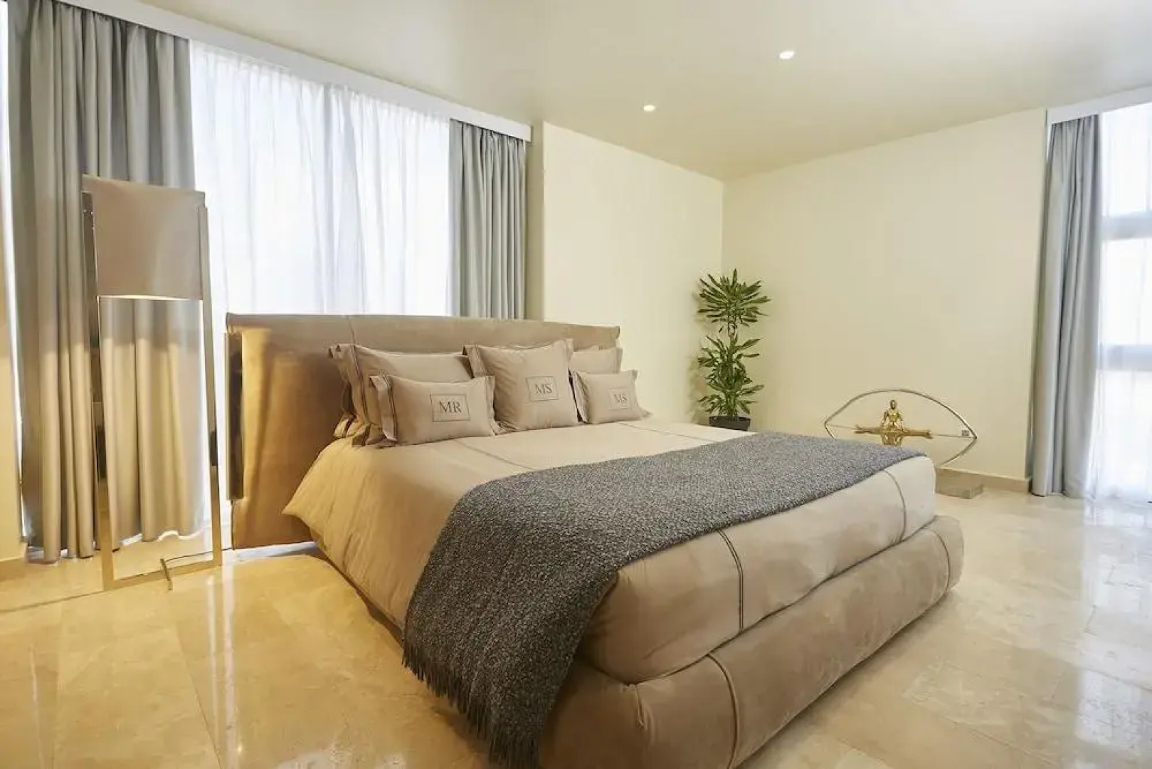 Отель Kwarleyz Residence