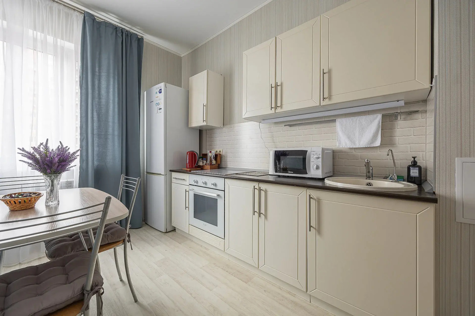 Апартаменты с двумя спальнями, в центре города, у канатной дороги