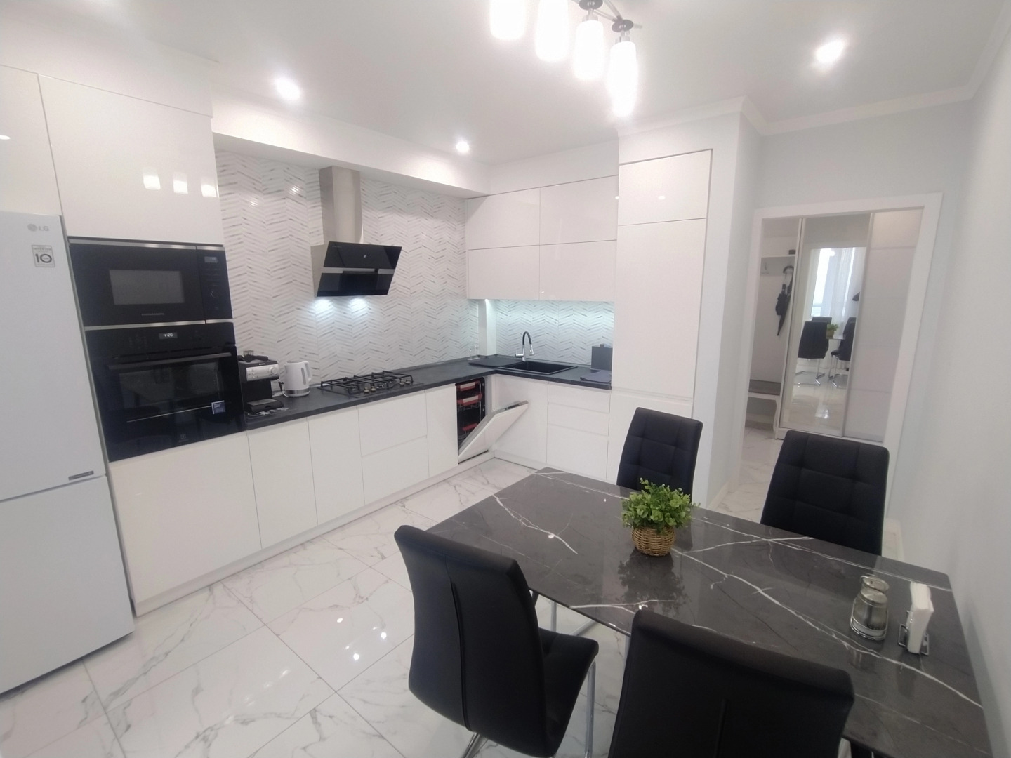 Апартаменты Люкс 2-х комнатные в Центре Новый Дом, 75 м2