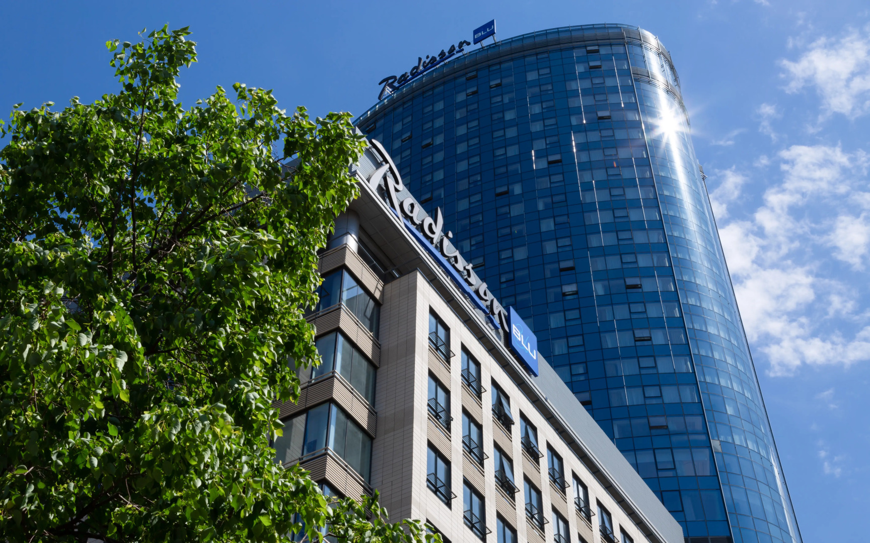 Отель Radisson Blu Olympiyskiy Hotel, Moscow