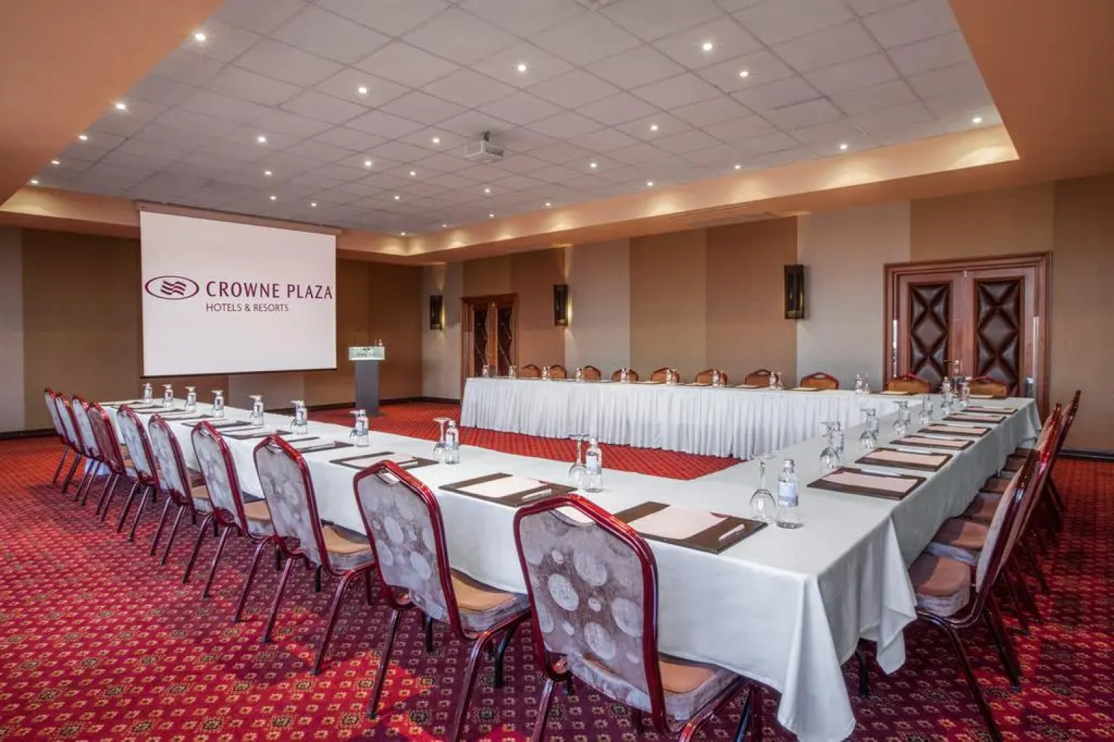 Отель Crowne Plaza Minsk