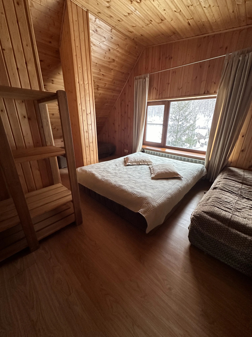 Коттедж на 17 гостей с красивым видом из окна и террасой