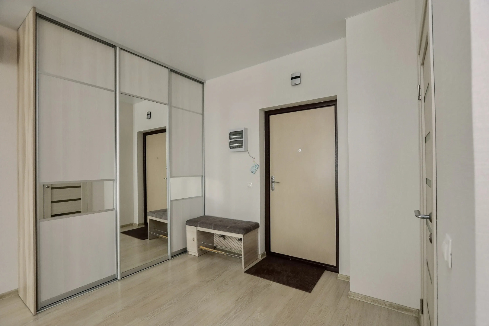 Апартаменты в ЖK Kолизeй c видом нa пруд.