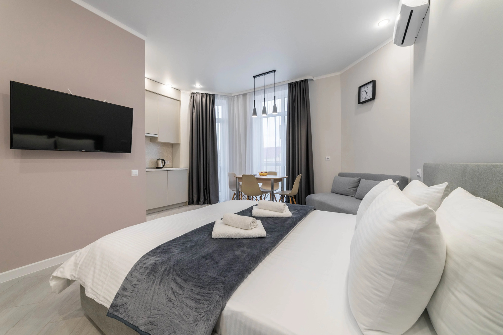 Квартира уникальная студия со своим балконом и видом на море