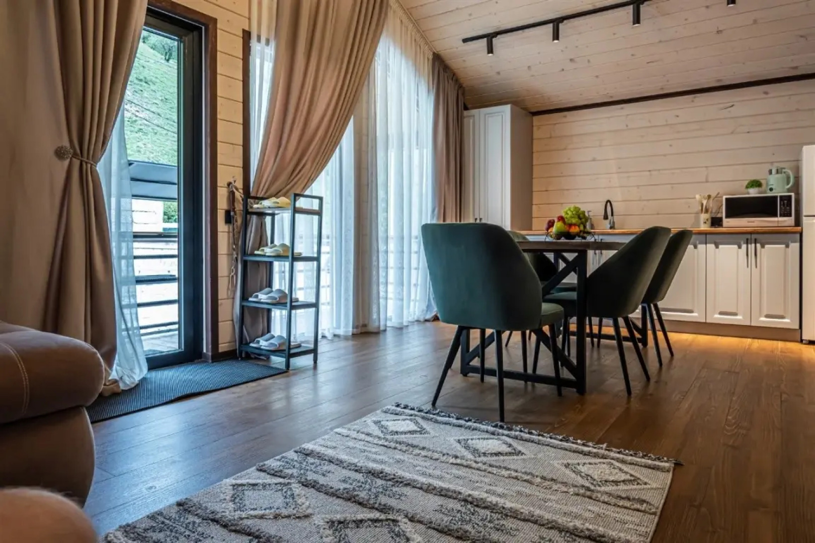 Коттедж Семейные Люкс в Терсколе от Квартирукинг