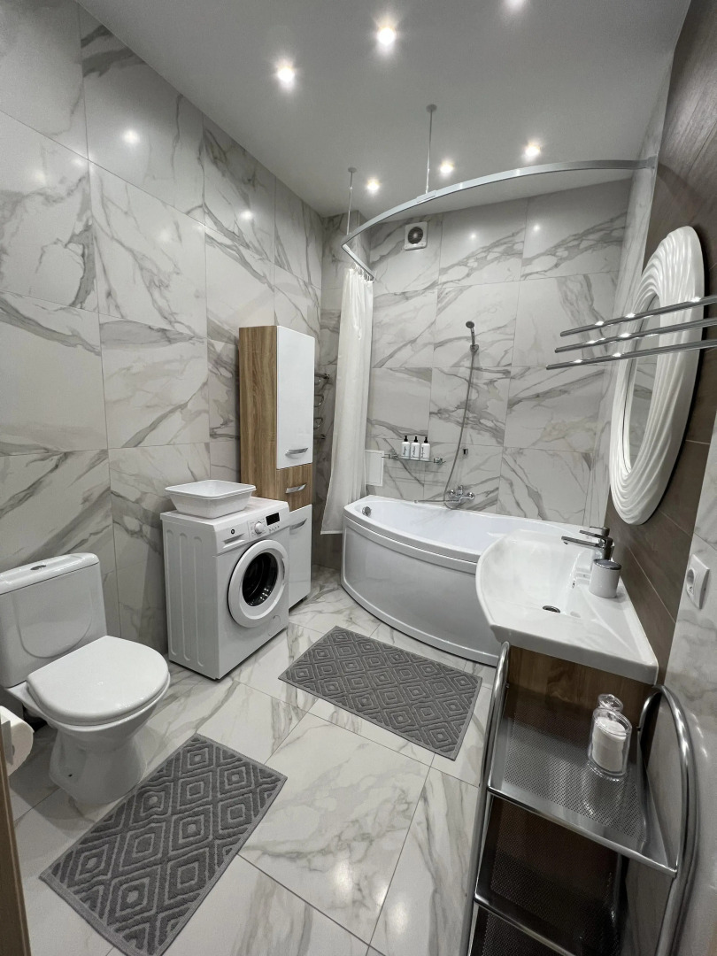 Квартира Просторная Студия с Панорамными Окнами в Центре