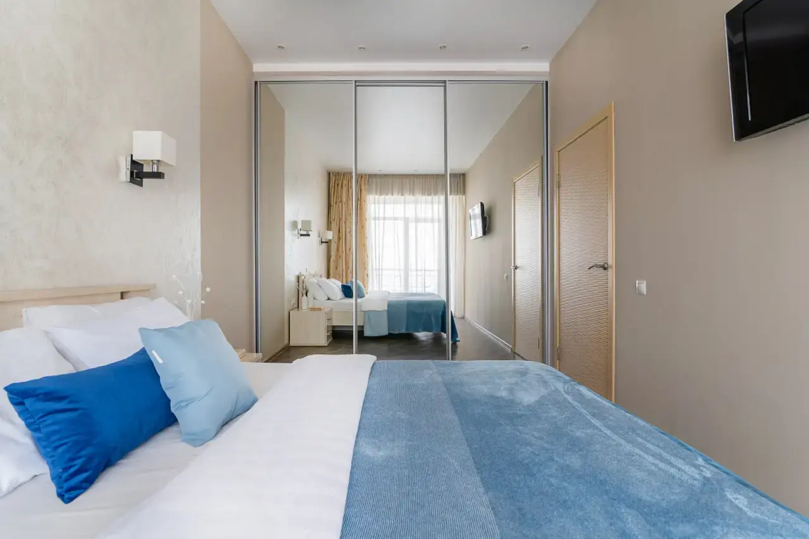 Апартаменты Apart VL на набережной с видом на море