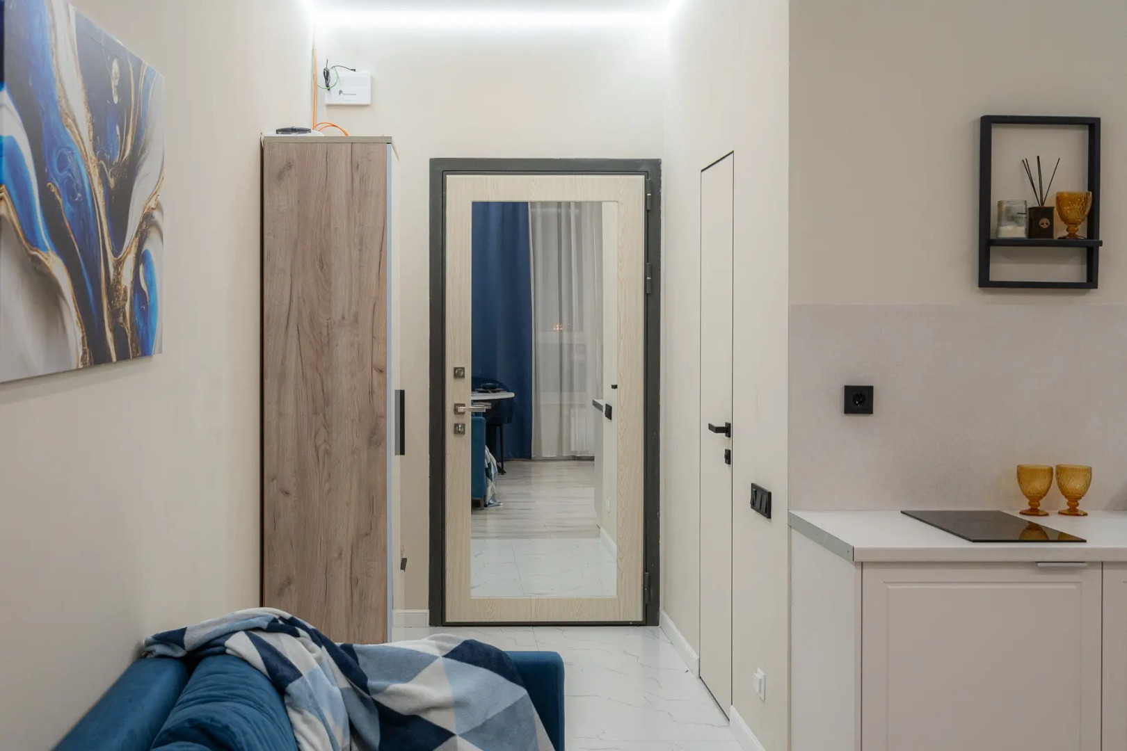 Квартира Студия Люкс в Синих Тонах