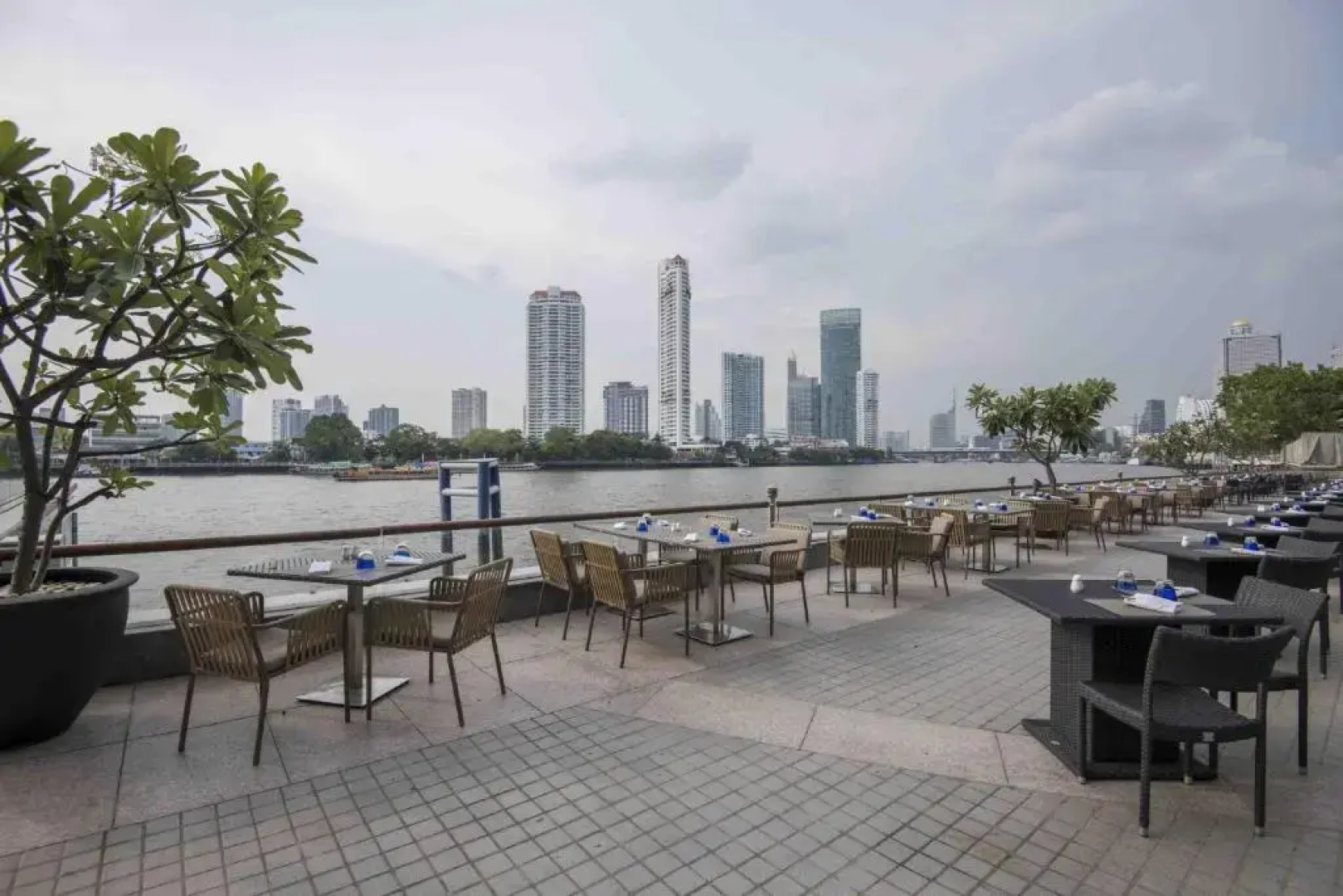 Отель Chatrium Riverside Bangkok