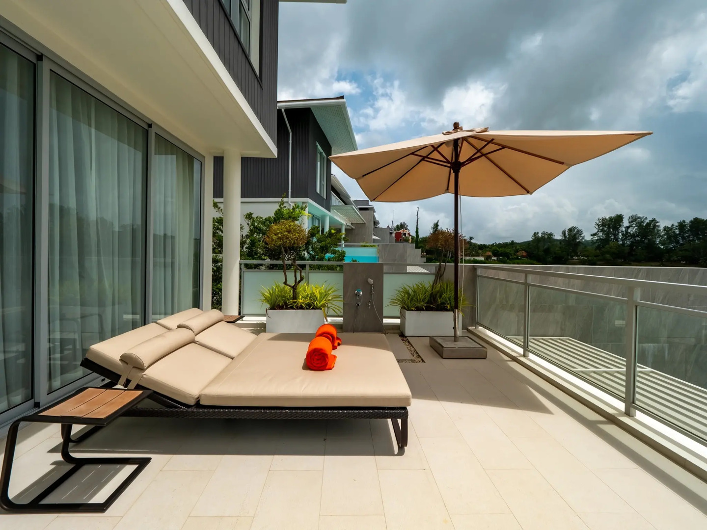 Прекрасные апартаменты с бассейном в Laguna Phuket