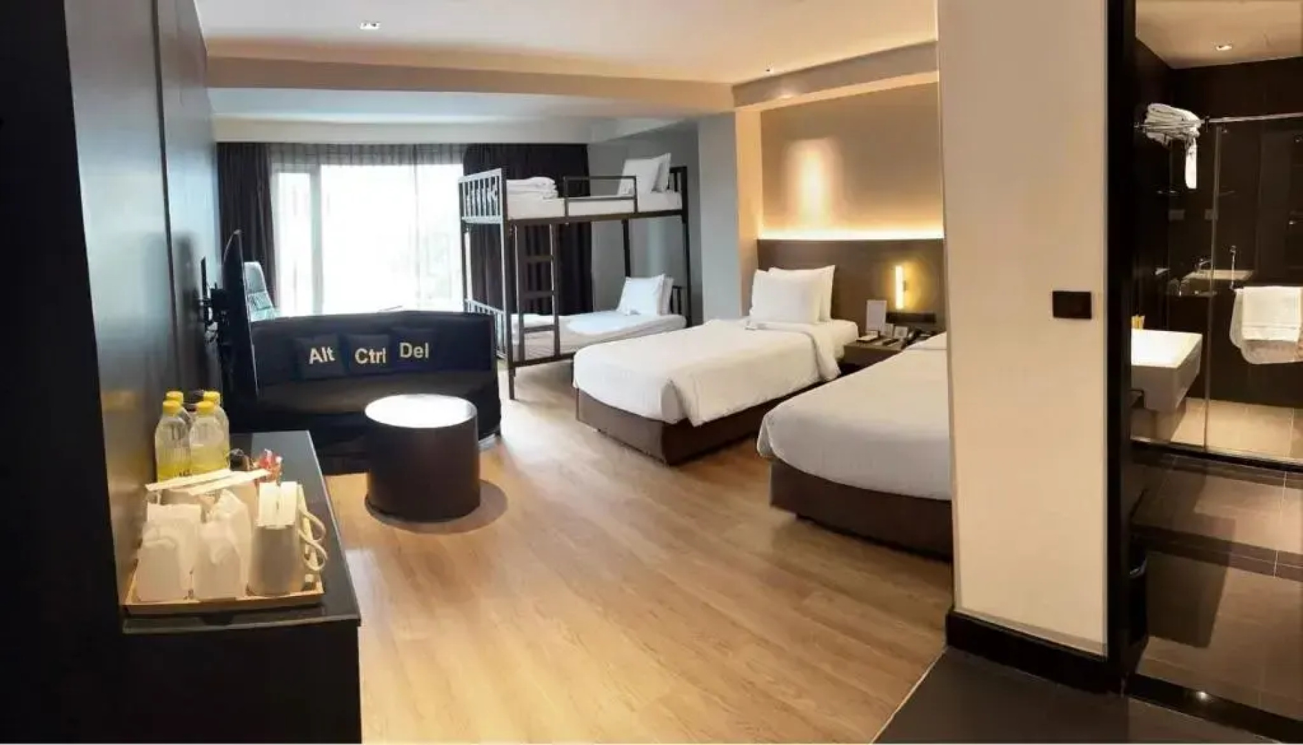 Отель Golden Tulip Mandison Suites