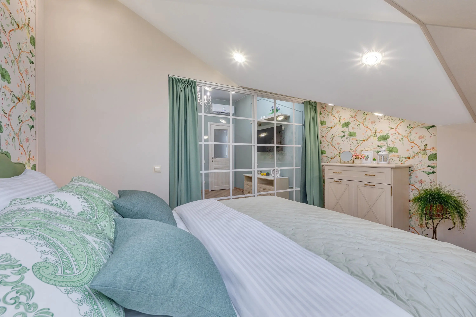 Апартаменты Люкс с большой ванной и видом на горы Sea Breeze & SPA