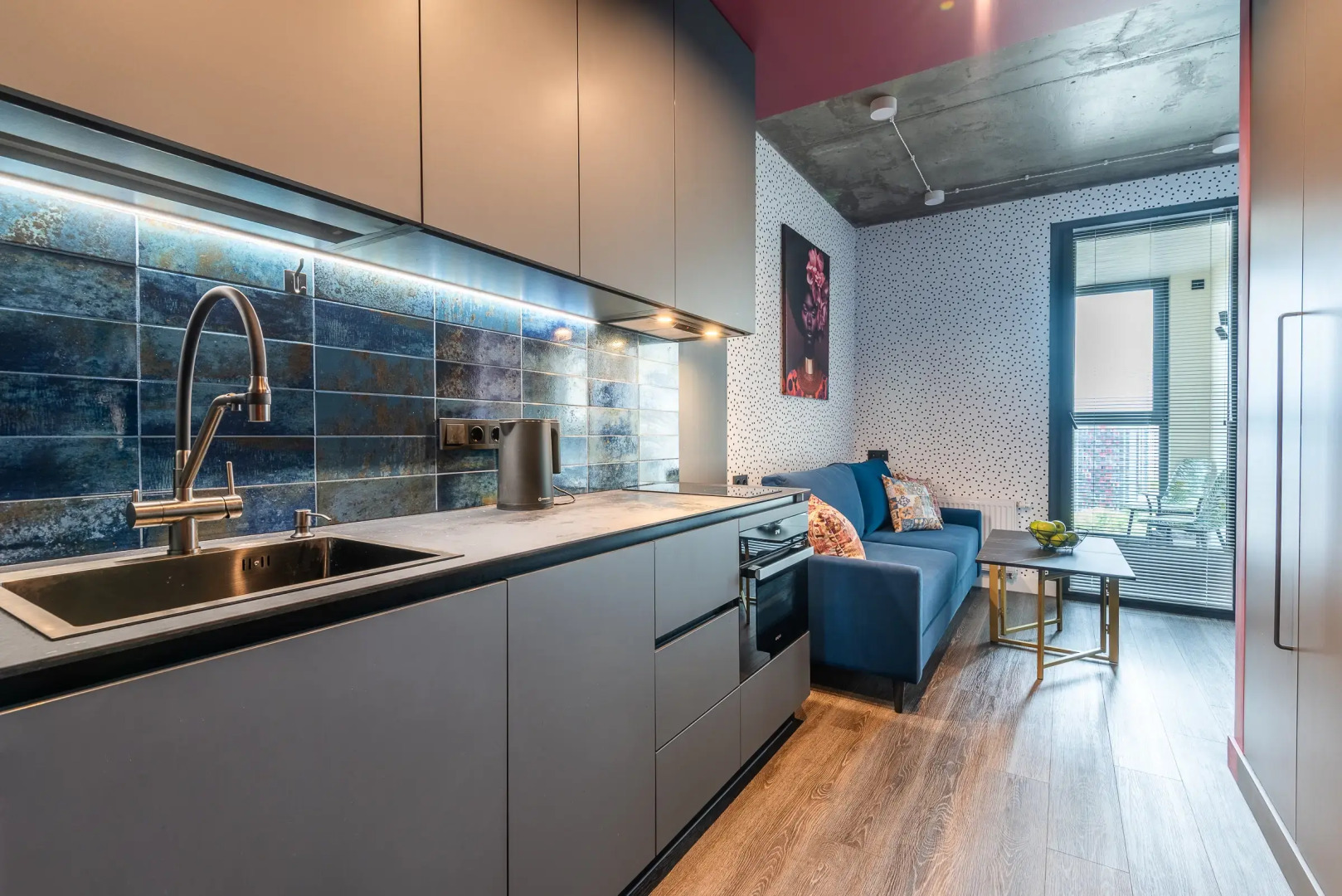 Квартира студия на сутки Минск Мир Современная техника Высокий этаж Парковка Wi-Fi