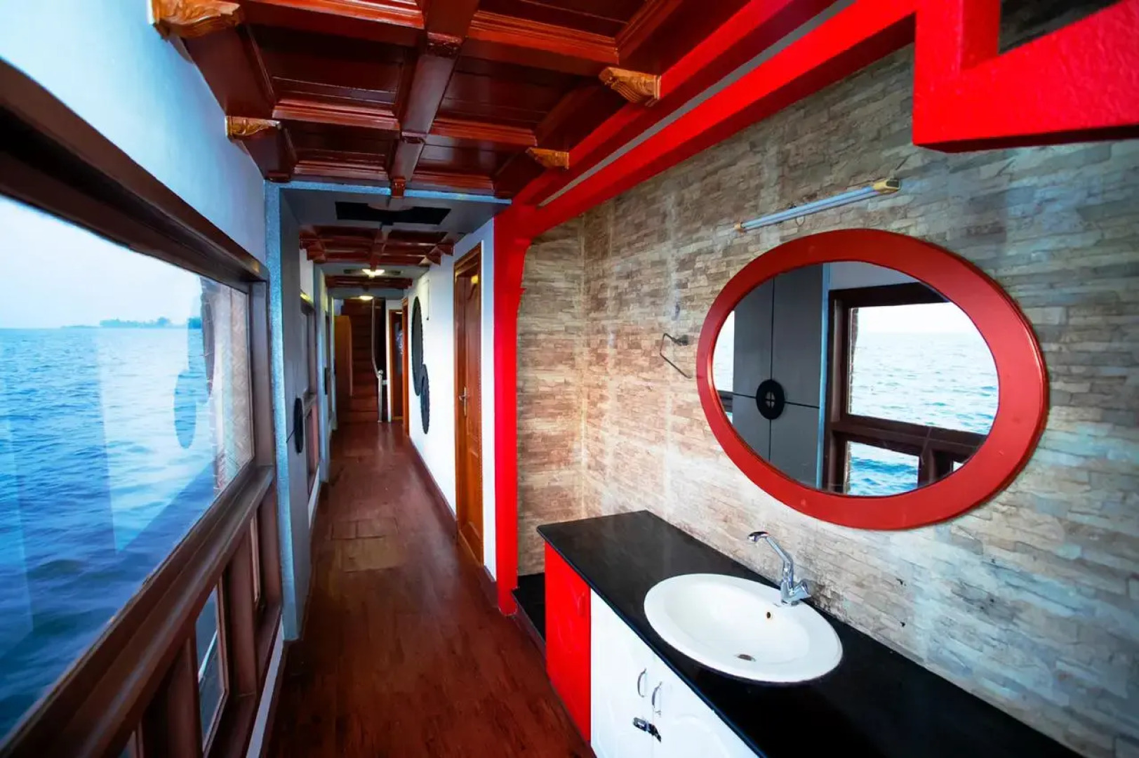 Отель Sreekrishna 5bedroom Family Houseboat