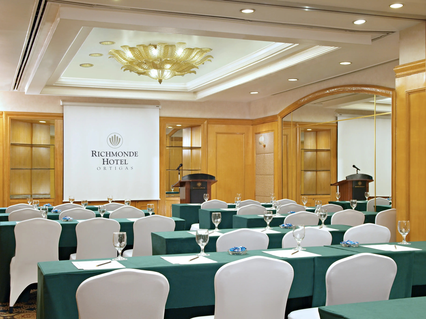 Отель Richmonde Hotel Ortigas