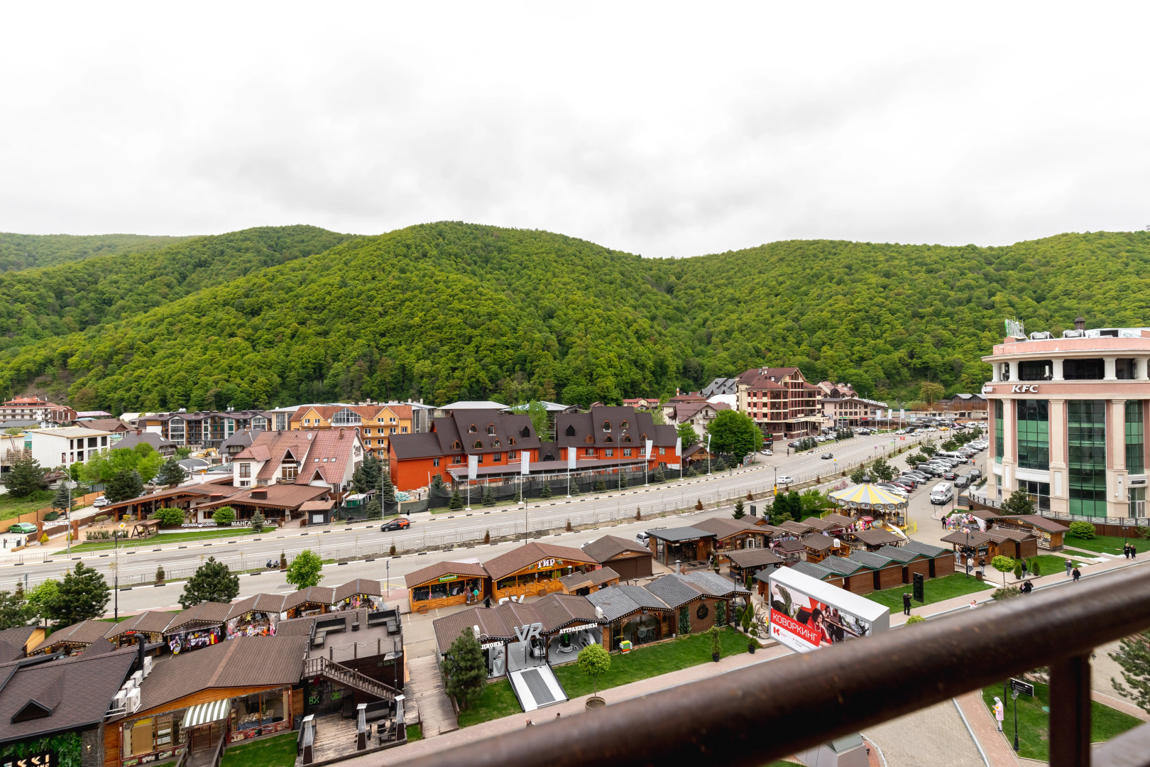 Апартаменты Море Апартаментов на набережной Времена Года