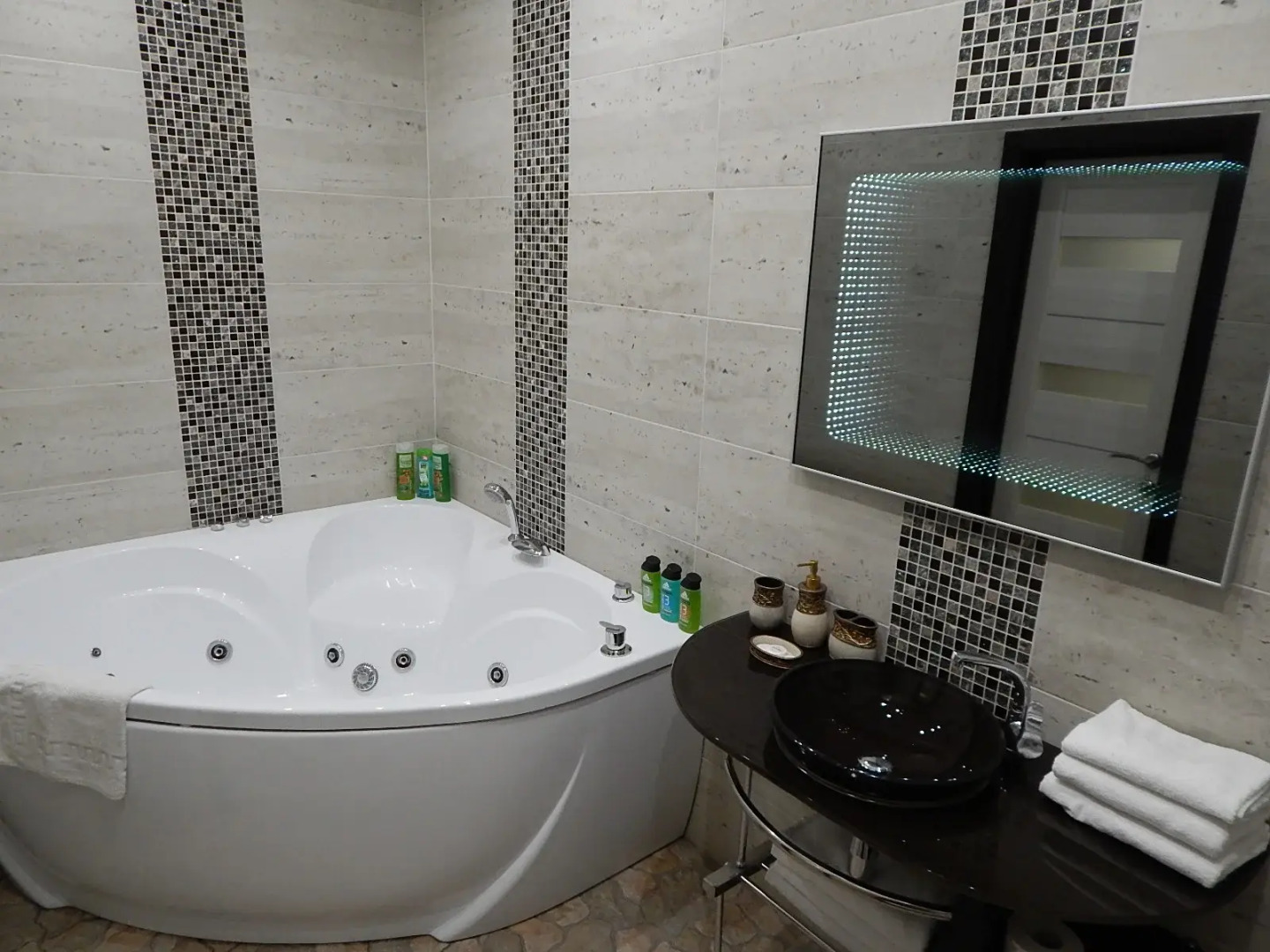 Элитная 2х квартира класса люкс с камином, джакузи и кондиционером на ул. Ядринцевская. Метро площадь Ленина