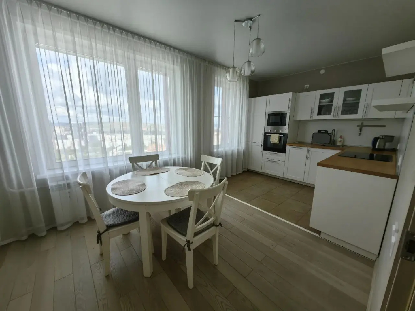 Квартира Krasroom с 3 комнатами в ЖК Параллели