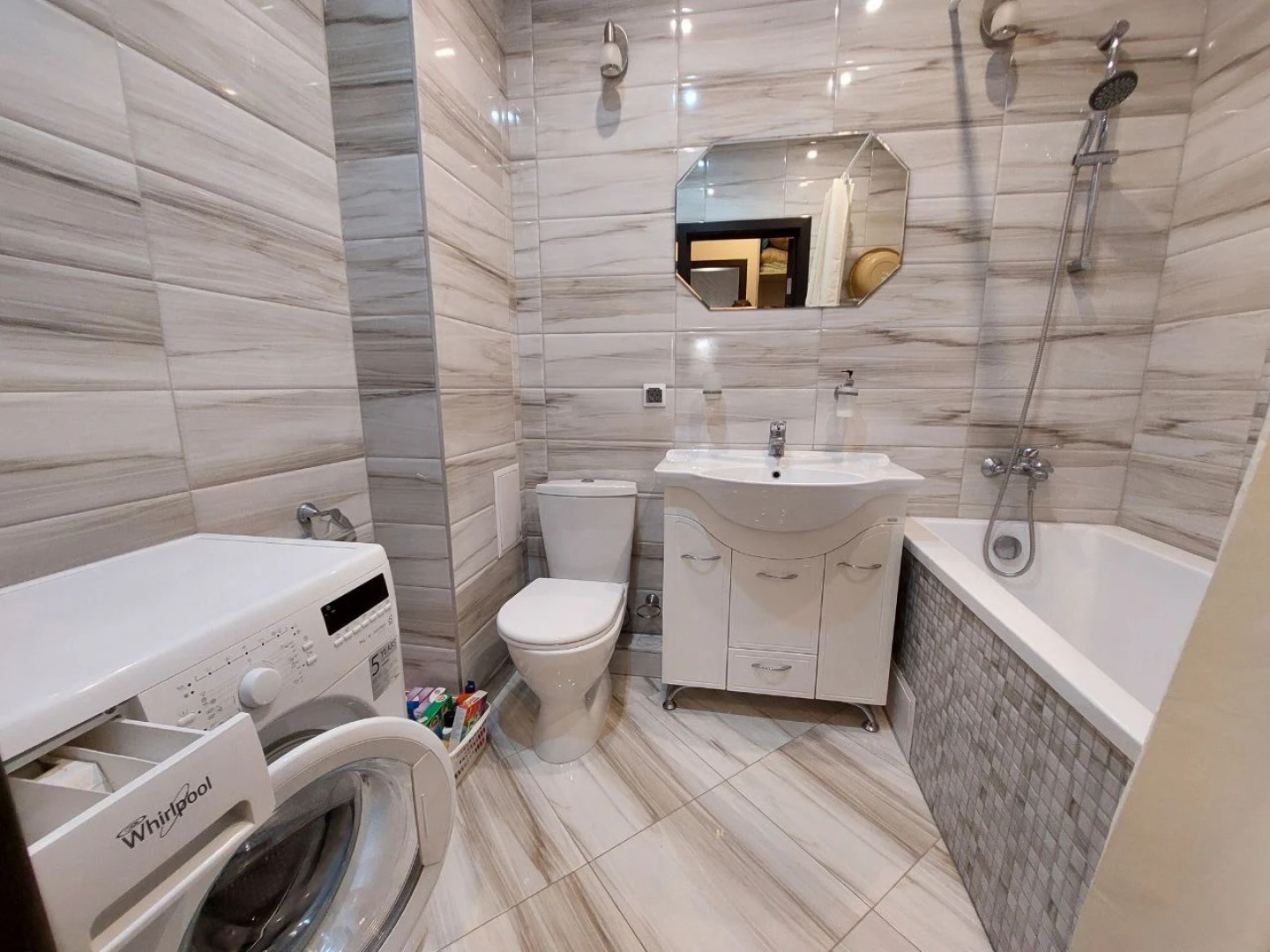 Апартаменты J&S Apartment