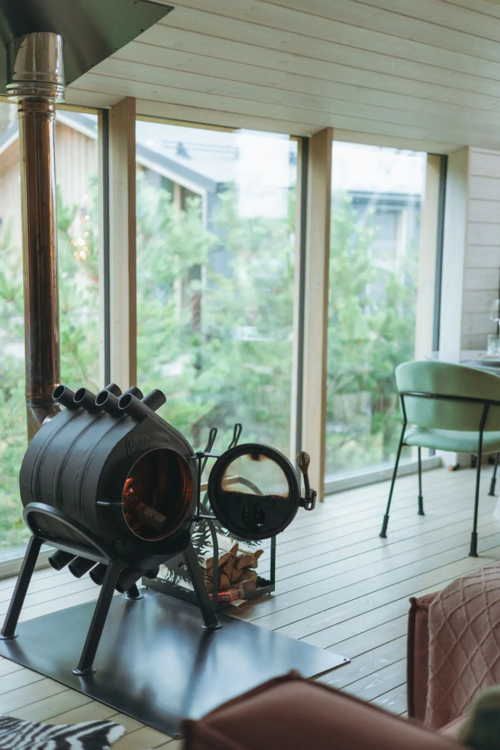 Частный дом с баней бочкой у воды и леса