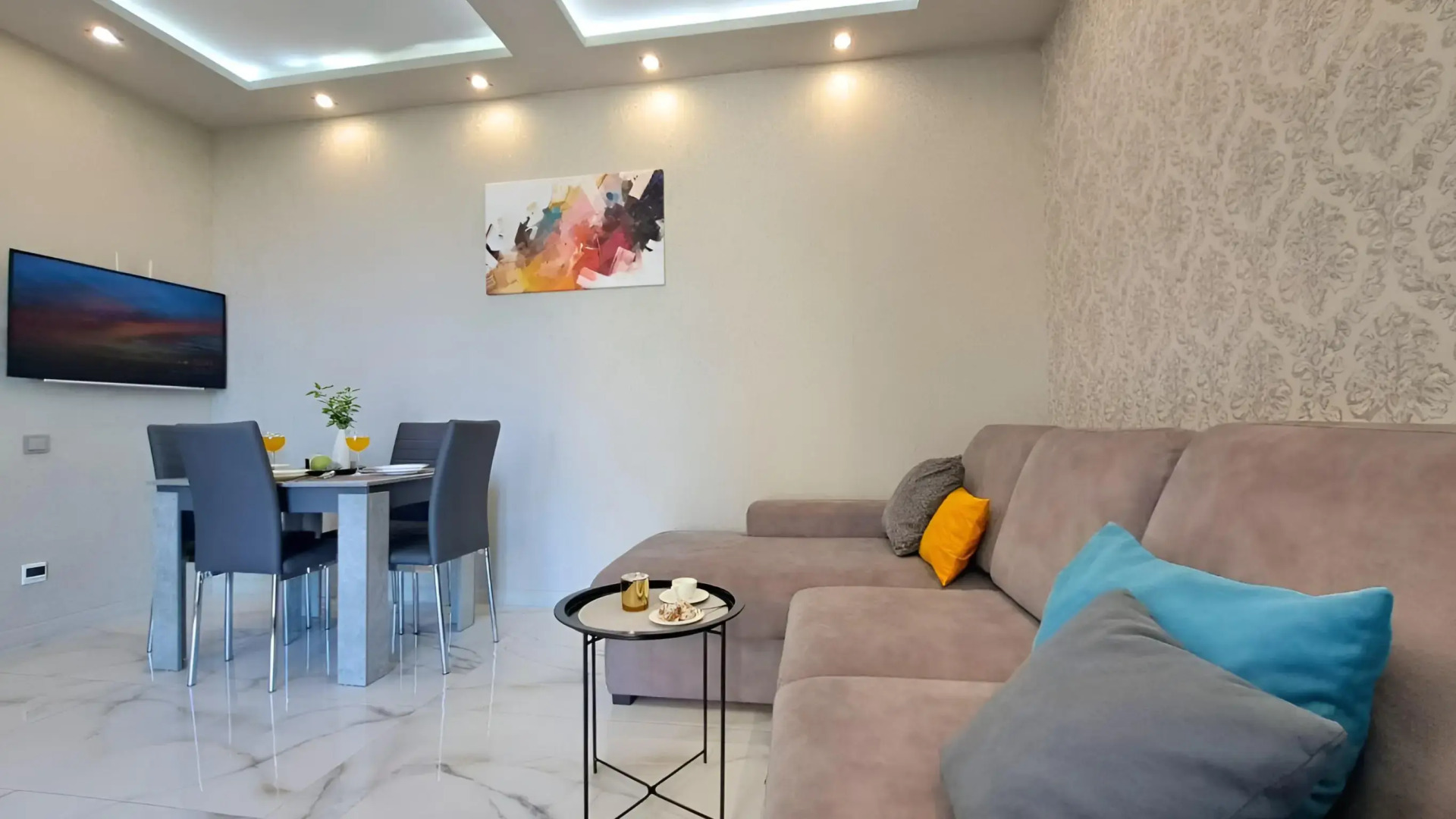 Апартаменты в ЖК Метрополь с Красивым Видом на Горы