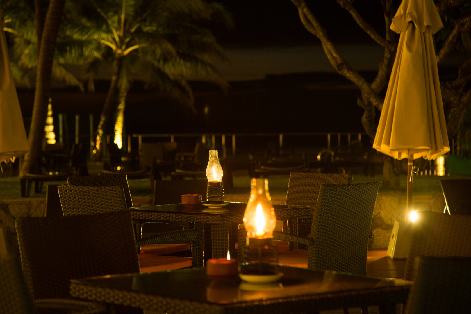 Отель Camelot Beach