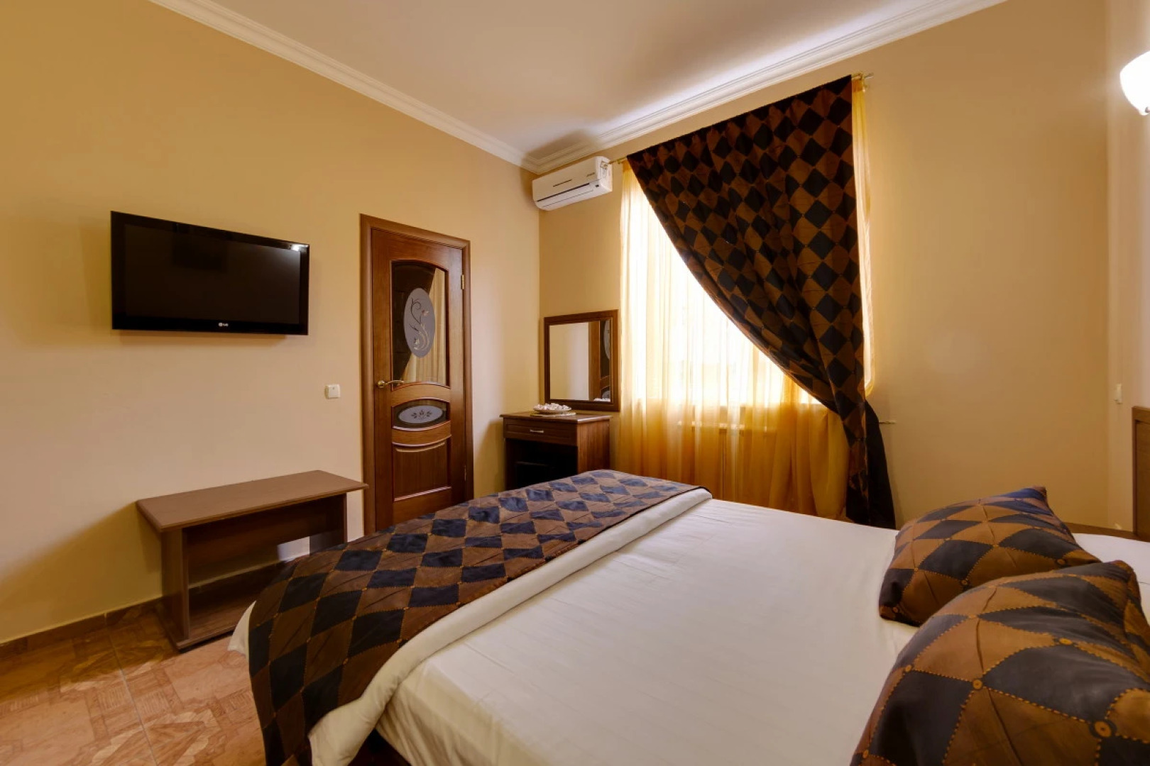 Отель Мартон Амиго