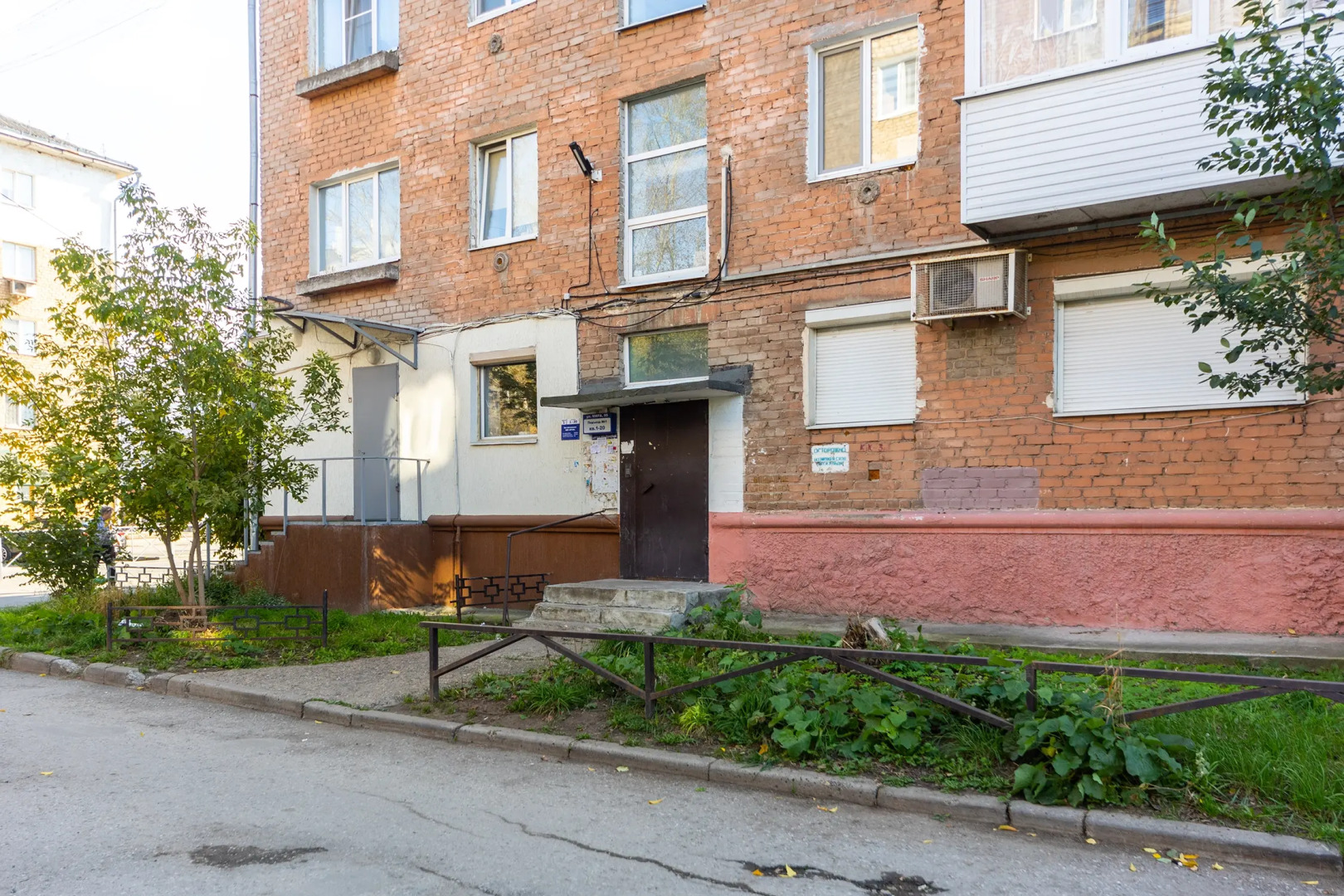 Апартаменты Мира 90