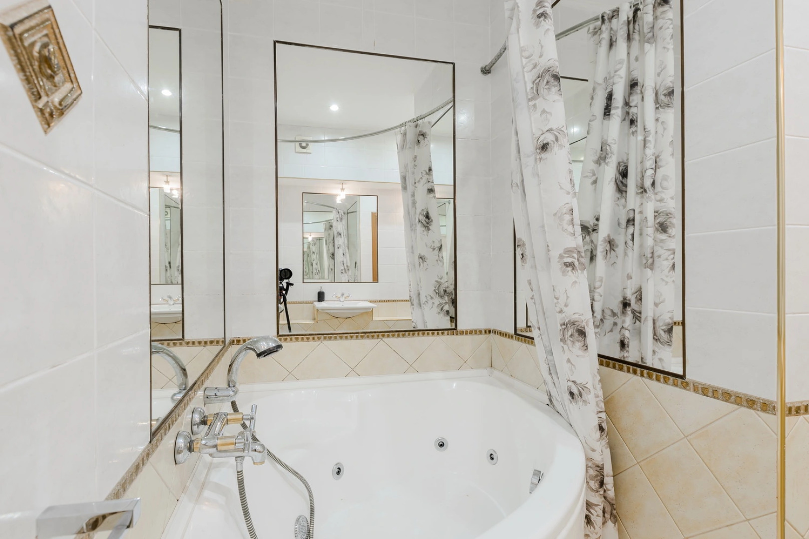 Апартаменты SpbStay с сауной на Невском проспекте 90