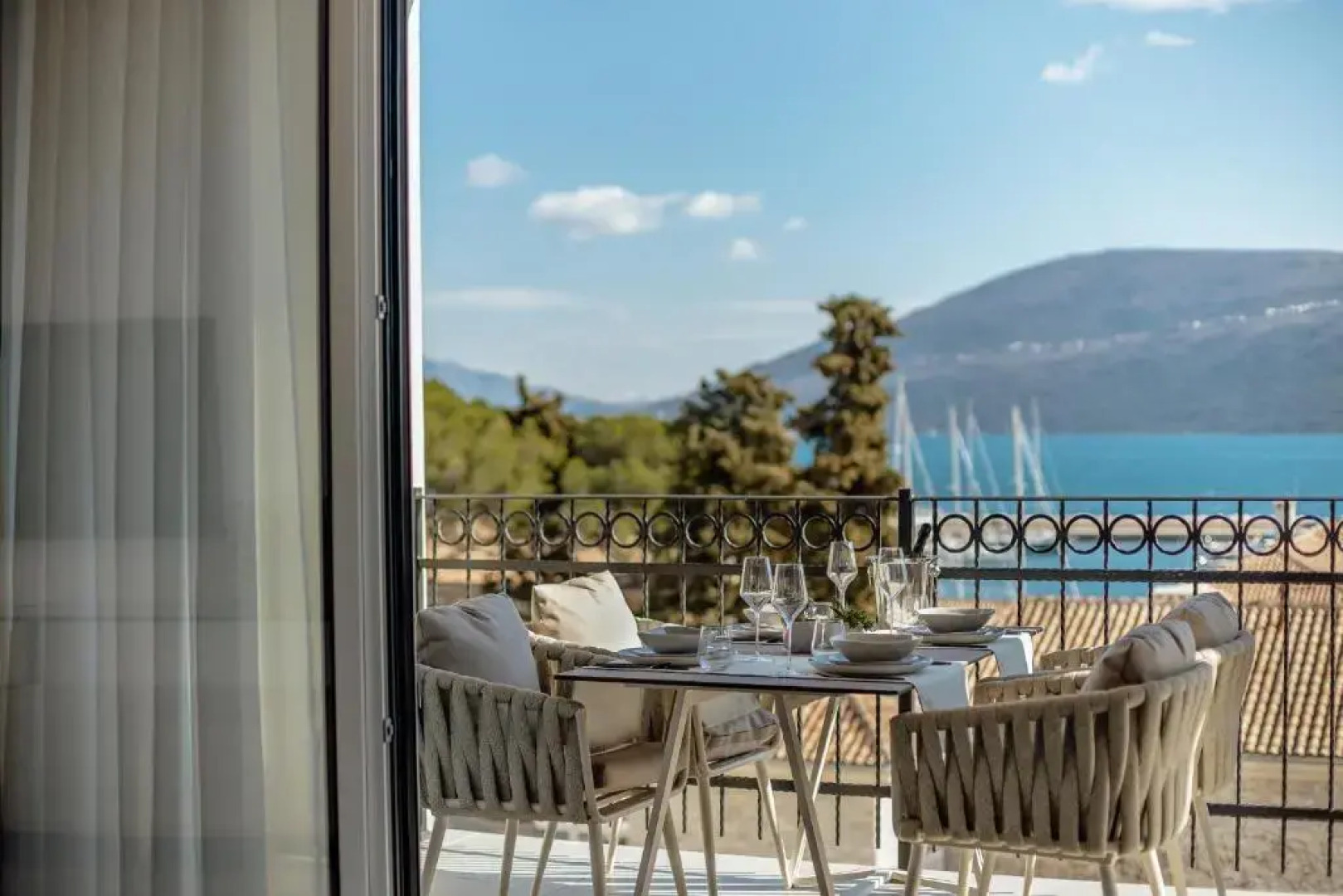 Отель Lazure & Marina Montenegro