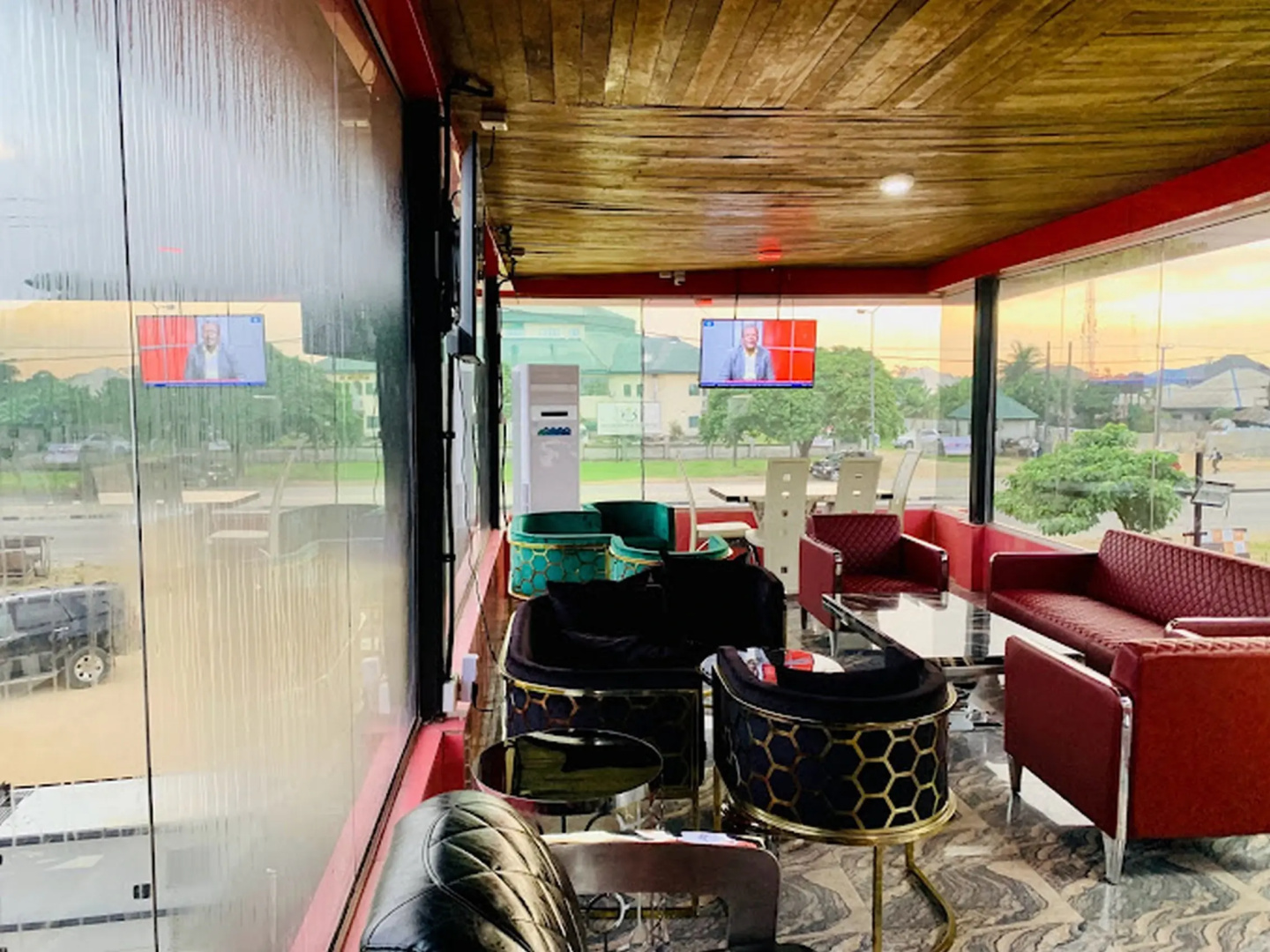 Hotel Ama Luxury Suites