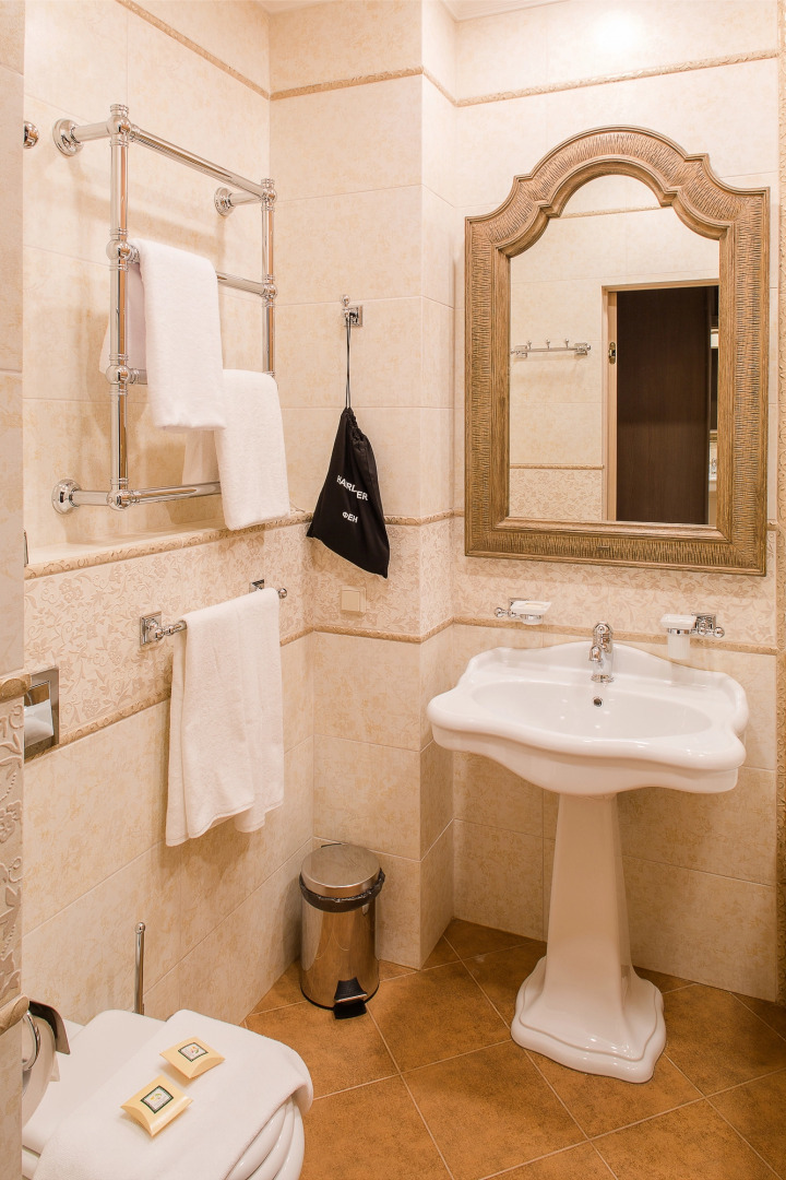 Отель Левада