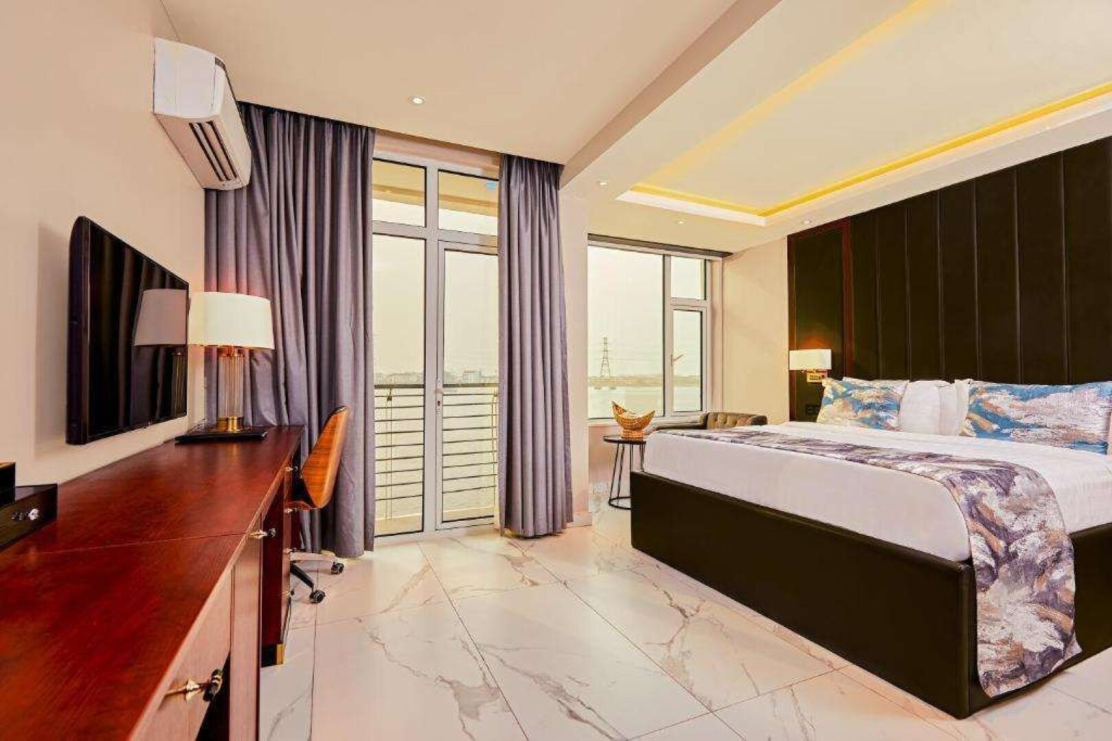 Отель The Yacht Hotel