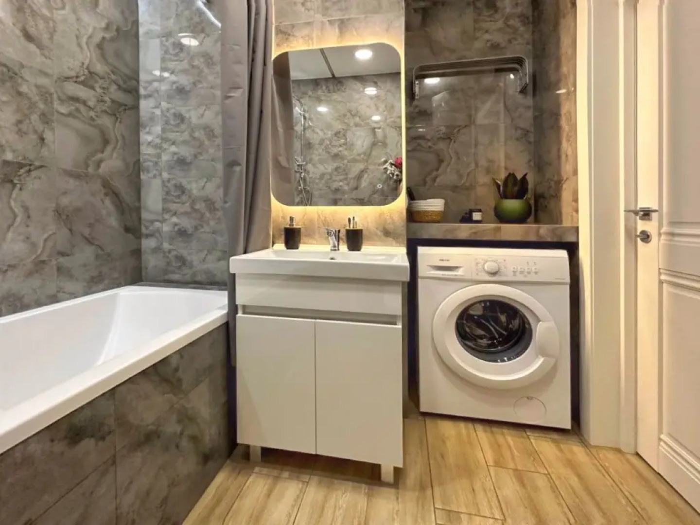 Апартаменты Комфортная возле МВДЦ Сибирь 1