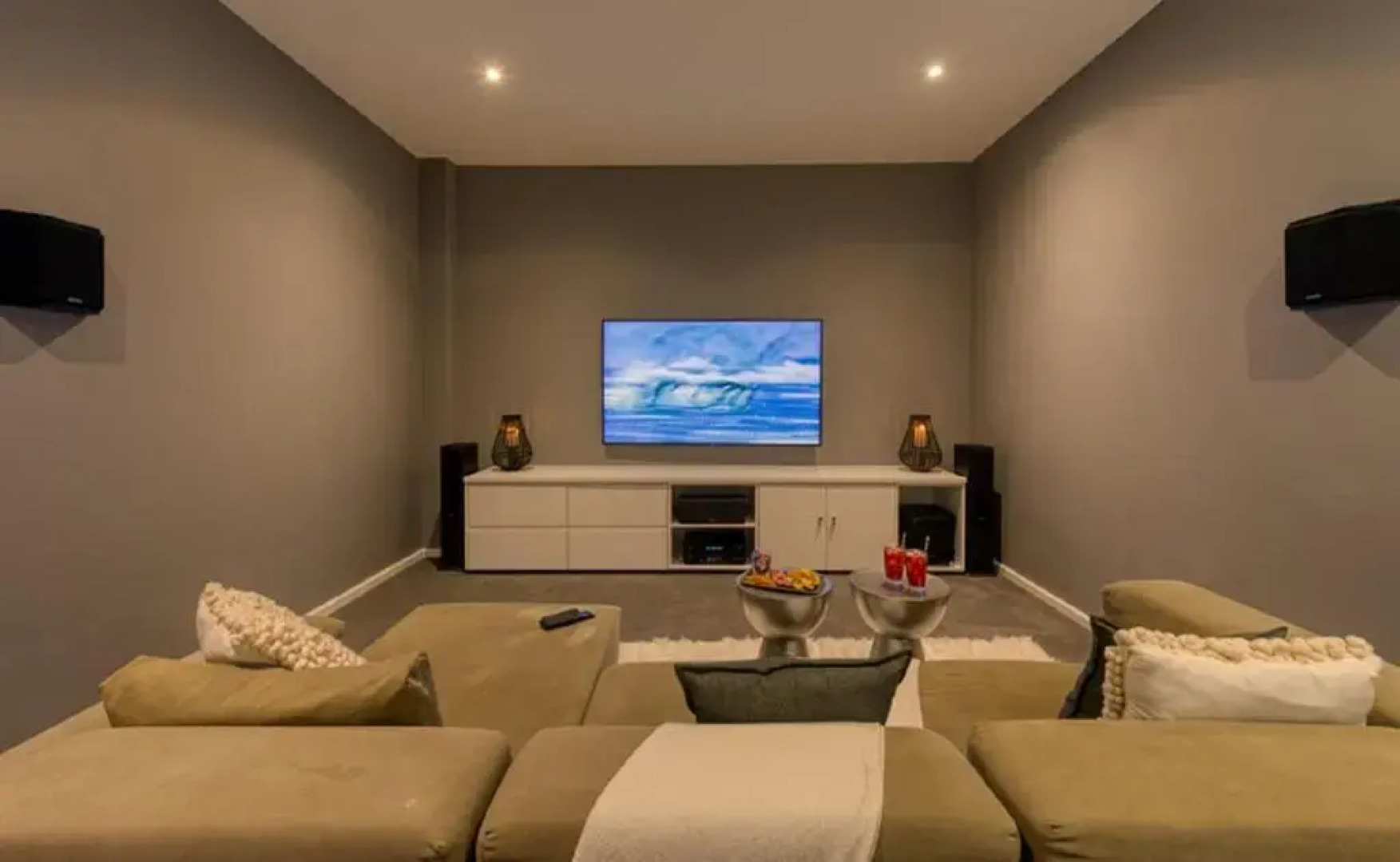 Отель Crown on the heads