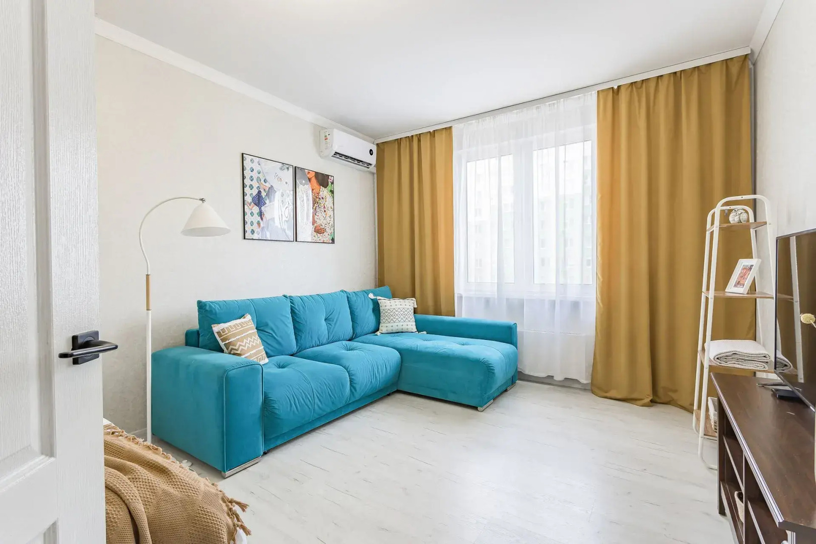 Апартаменты однокомнатные на ул.Бурнаковской 81, м.Сова-Дом