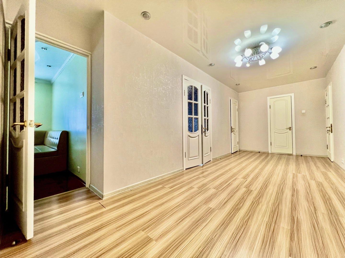 Апартаменты Трехкомнатные на Мира у ТРК Столица